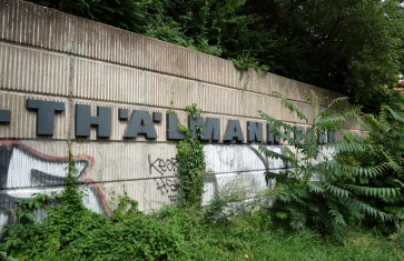 Ernst Thaelmann Park wall